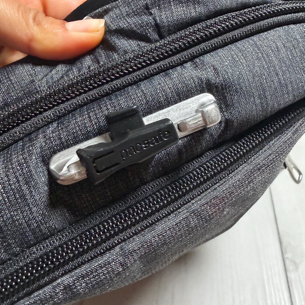 PacSafe Vibe 20 Liter Backpack Gray Black Anti Theft - Picture 8 of 9